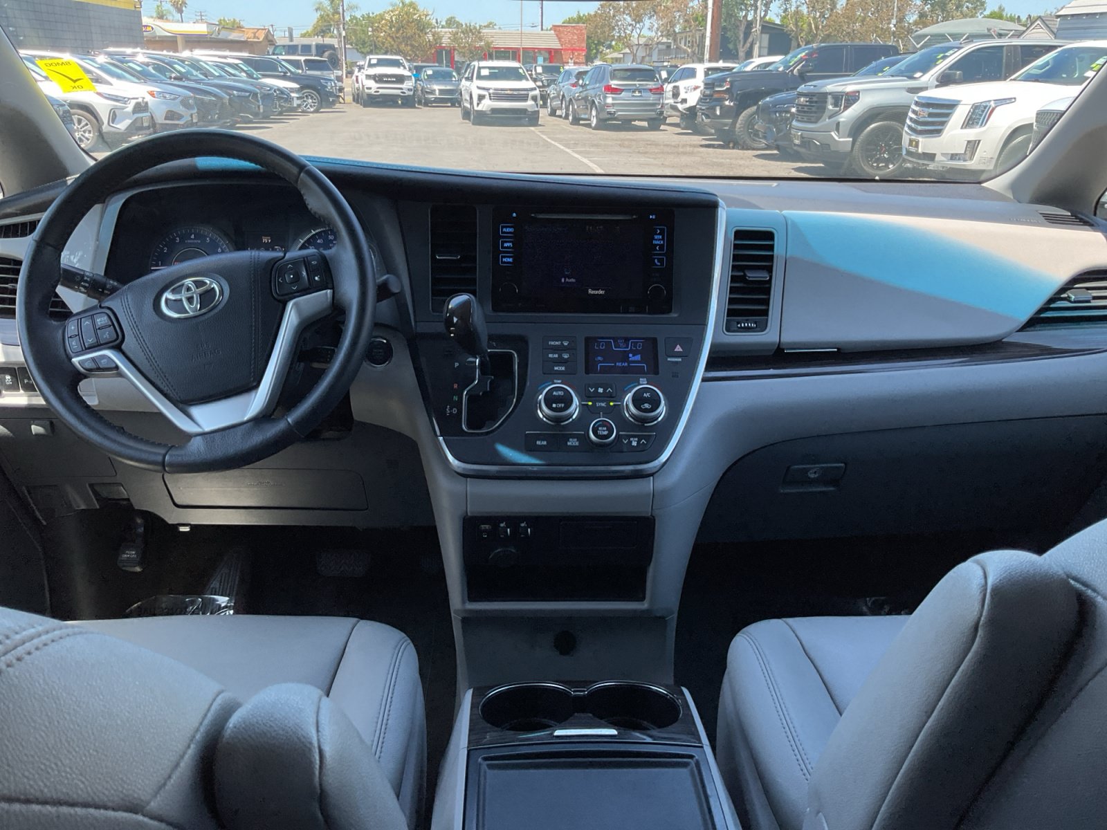 Used 2017 Toyota Sienna XLE w/ XLE Navigation Package FWD image 16