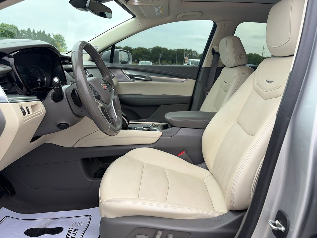Used 2020 Cadillac XT5 Premium Luxury w/ LPO, Floor Liner Package FWD image 15