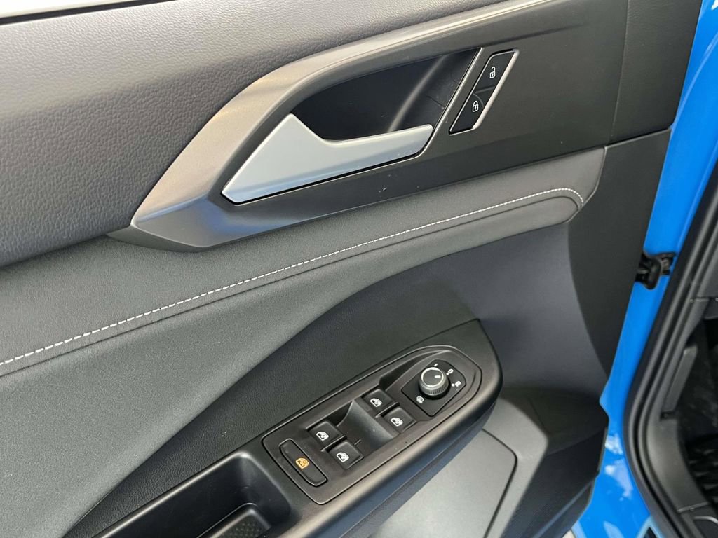 New 2025 Volkswagen Taos SE AWD/4WD image 13