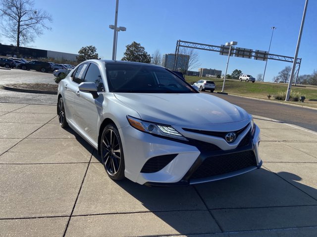 Used 2020 Toyota Camry XSE image 2