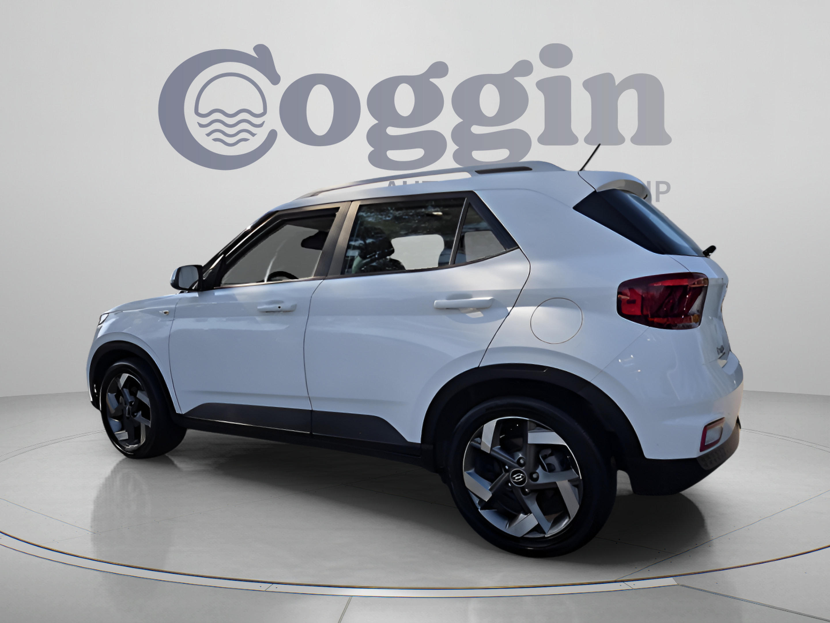 Used 2025 Hyundai Venue SEL FWD image 3