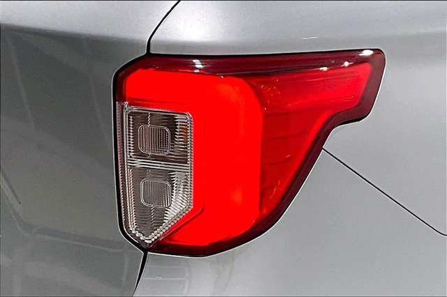 Used 2021 Ford Explorer XLT image 23