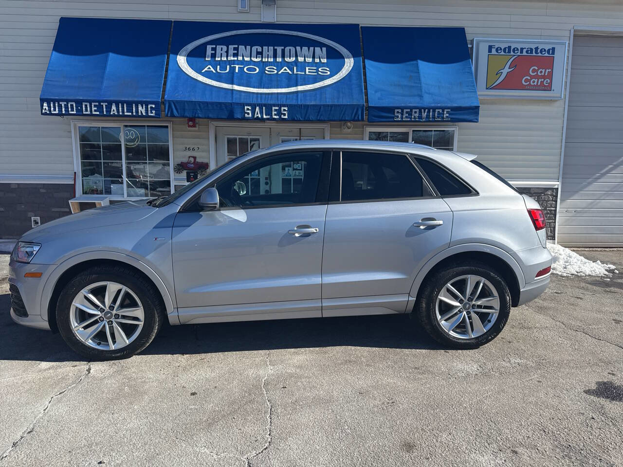 Used 2018 Audi Q3 2.0T Premium AWD/4WD image 2