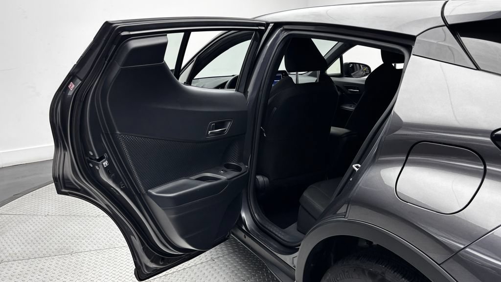 Used 2019 Toyota C-HR LE FWD image 30