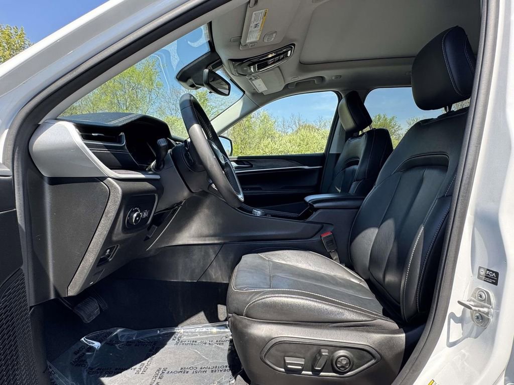 Used 2023 Jeep Grand Cherokee Limited AWD/4WD image 15