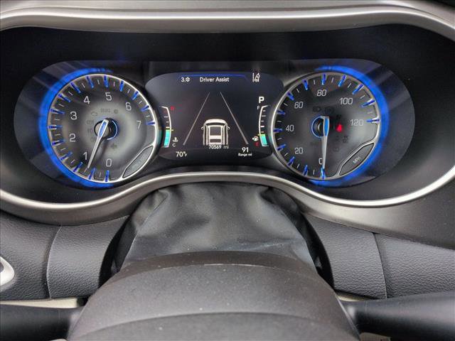 Used 2023 Chrysler Pacifica Touring-L FWD image 9