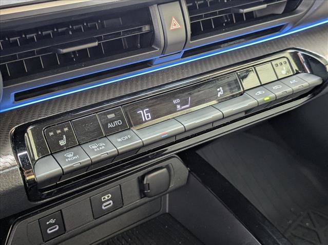 Used 2025 Toyota Prius XLE FWD image 15