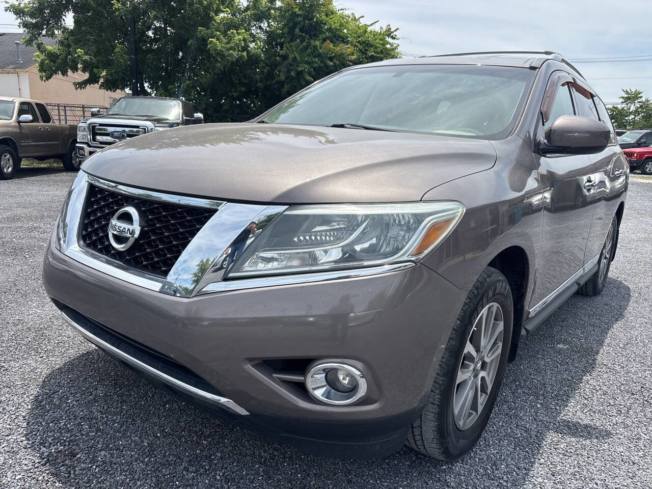 Used 2013 Nissan Pathfinder SL FWD image 1