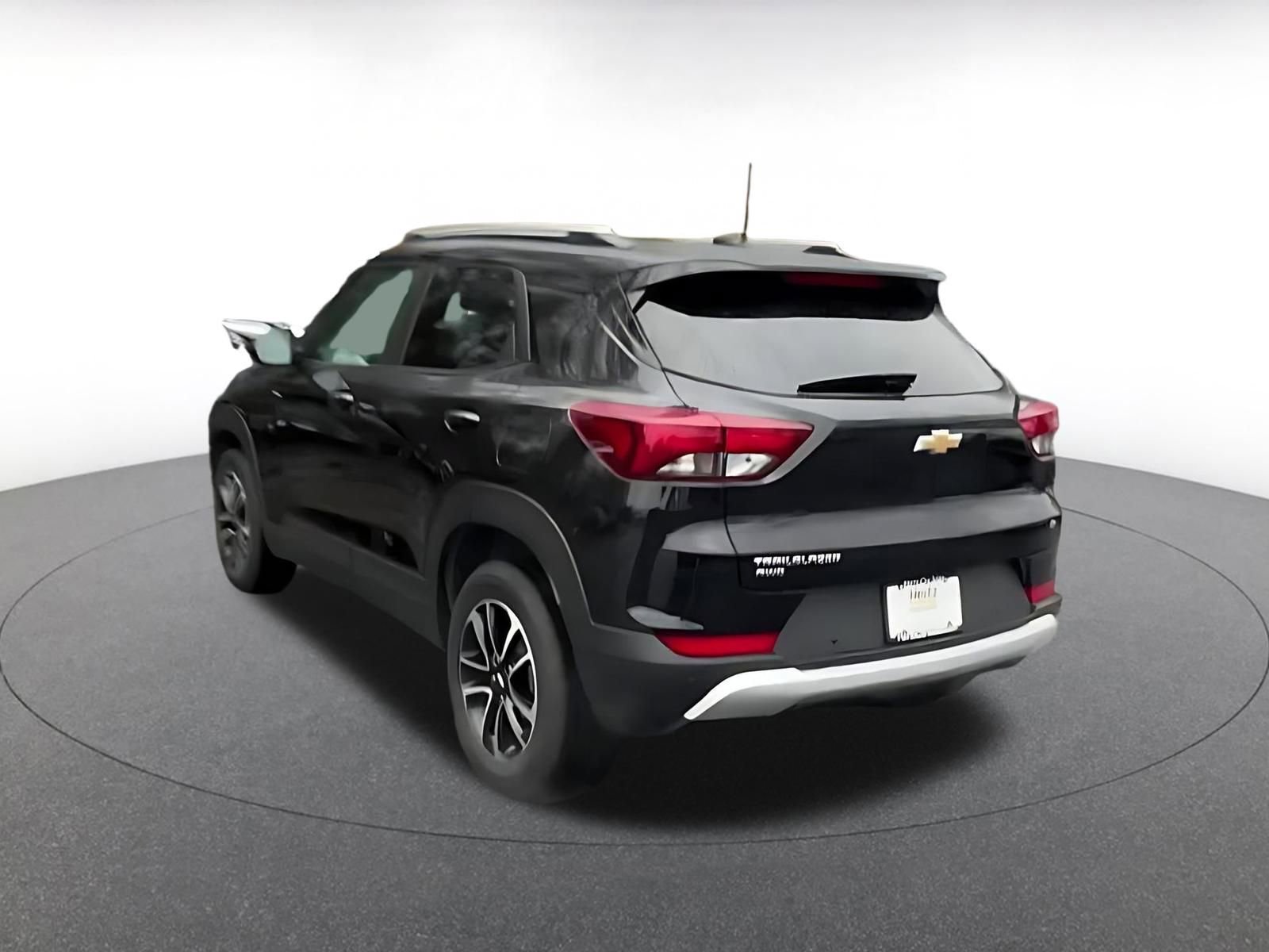 Used 2025 Chevrolet TrailBlazer LT w/ Driver Confidence Package image 11