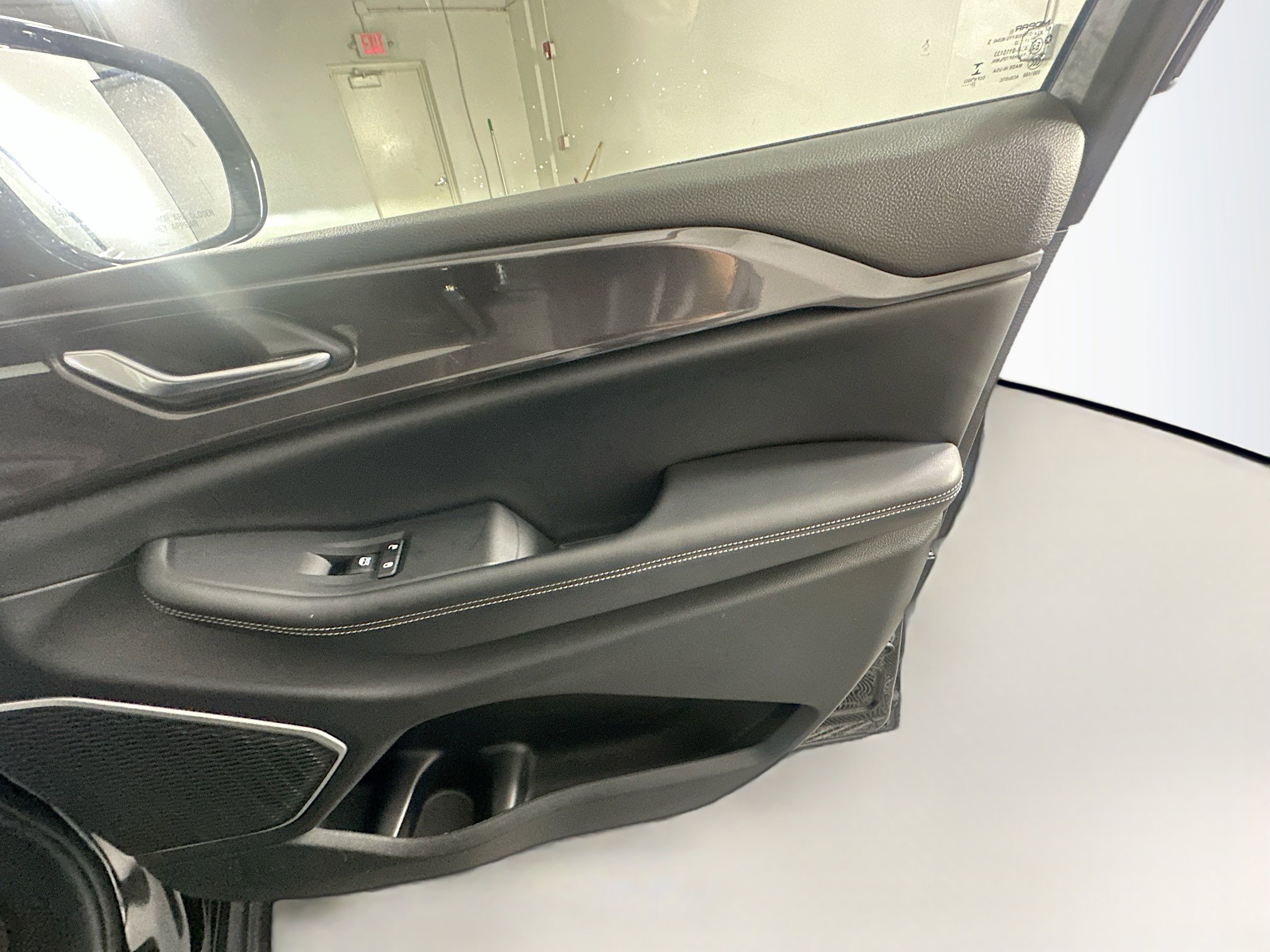 Used 2022 Jeep Grand Cherokee L Laredo image 34