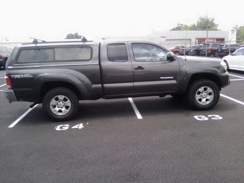 Used 2012 Toyota Tacoma 4x4 Access Cab V6 w/ TRD Off-Road Pkg image 2