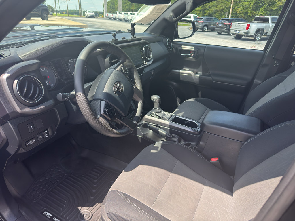 Used 2020 Toyota Tacoma TRD Sport AWD/4WD image 12