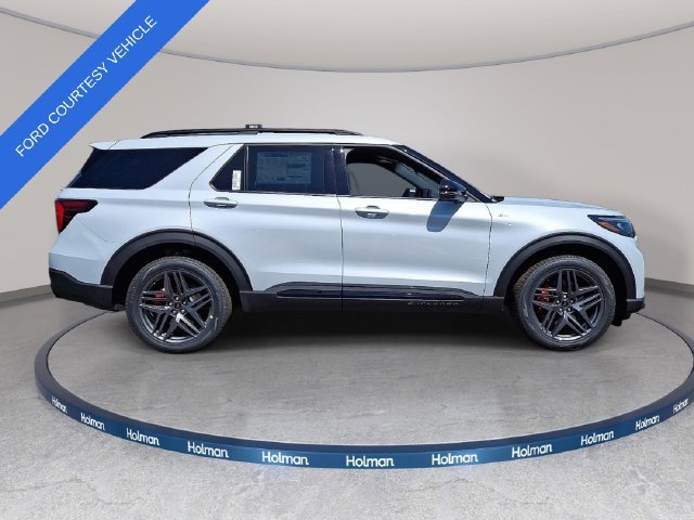 Used 2026 Ford Explorer ST-Line w/ ST-Line Street Pack AWD/4WD image 3