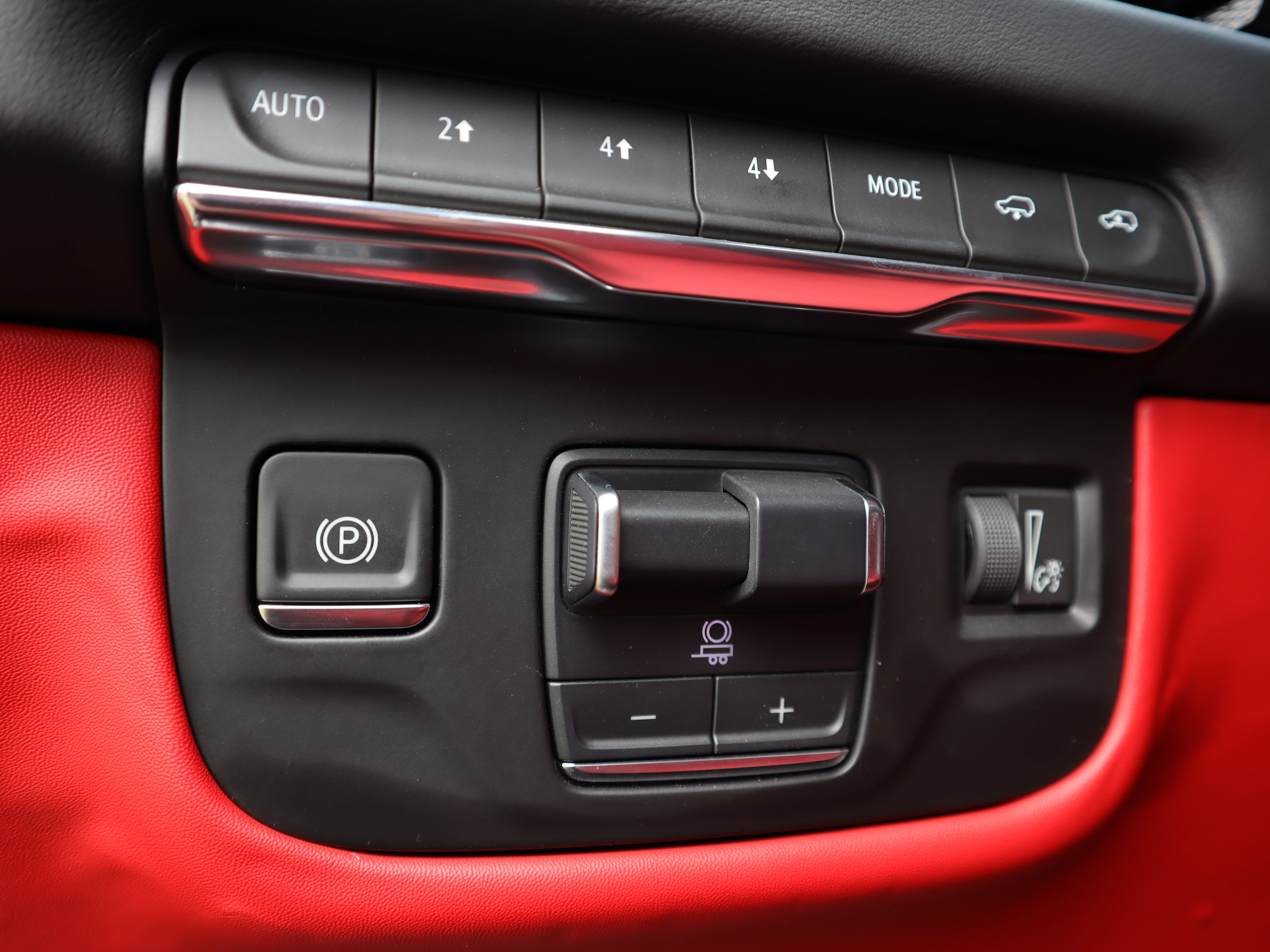 Used 2025 Cadillac Escalade Sport Platinum image 26