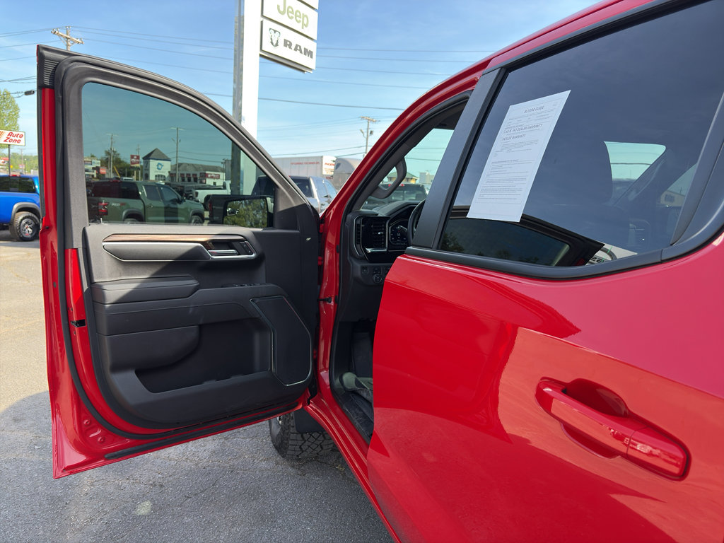 Used 2023 Chevrolet Silverado 1500 RST AWD/4WD image 17