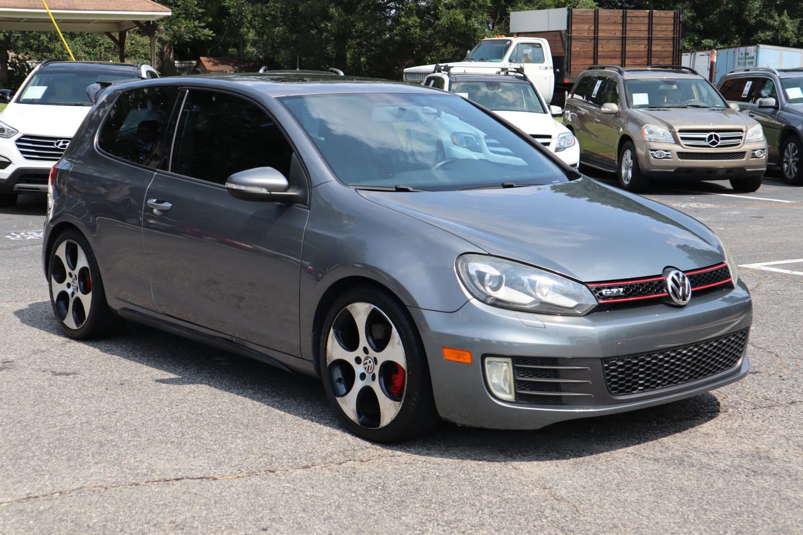 Used 2011 Volkswagen Golf 2-Door FWD image 3