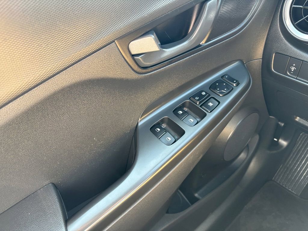 Used 2022 Hyundai Kona SEL AWD/4WD image 17