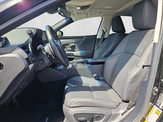 Used 2025 Lexus ES 300h w/ Premium Package FWD image 11