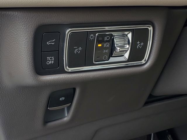 Used 2023 Lincoln Nautilus Reserve image 12