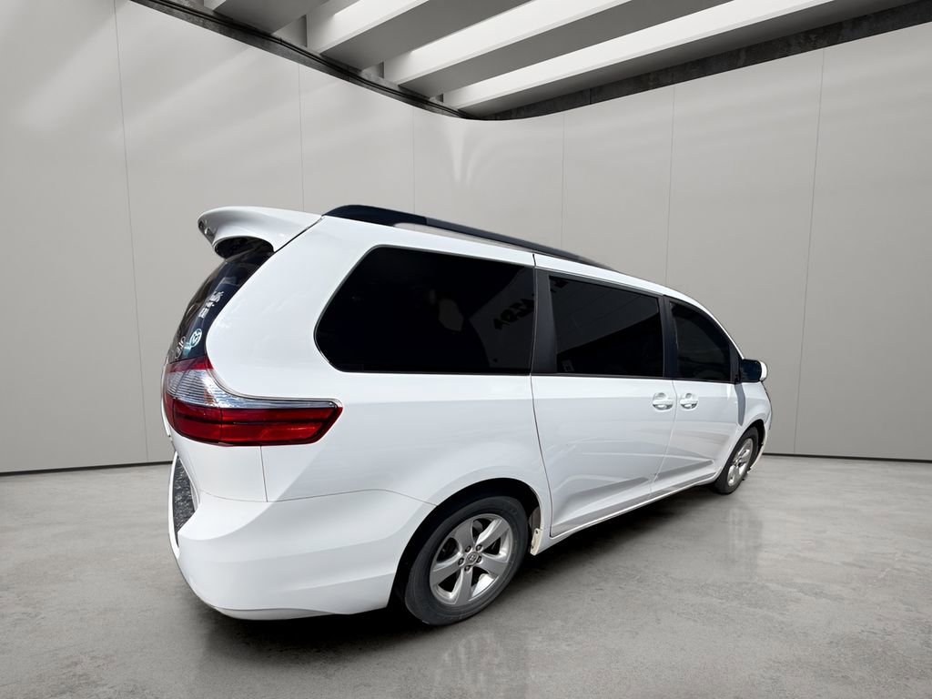 Used 2015 Toyota Sienna LE FWD image 4