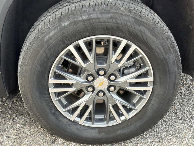 Used 2025 Chevrolet Traverse LT image 14