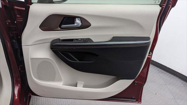 Used 2017 Chrysler Pacifica Touring Plus w/ Tire & Wheel Group image 23