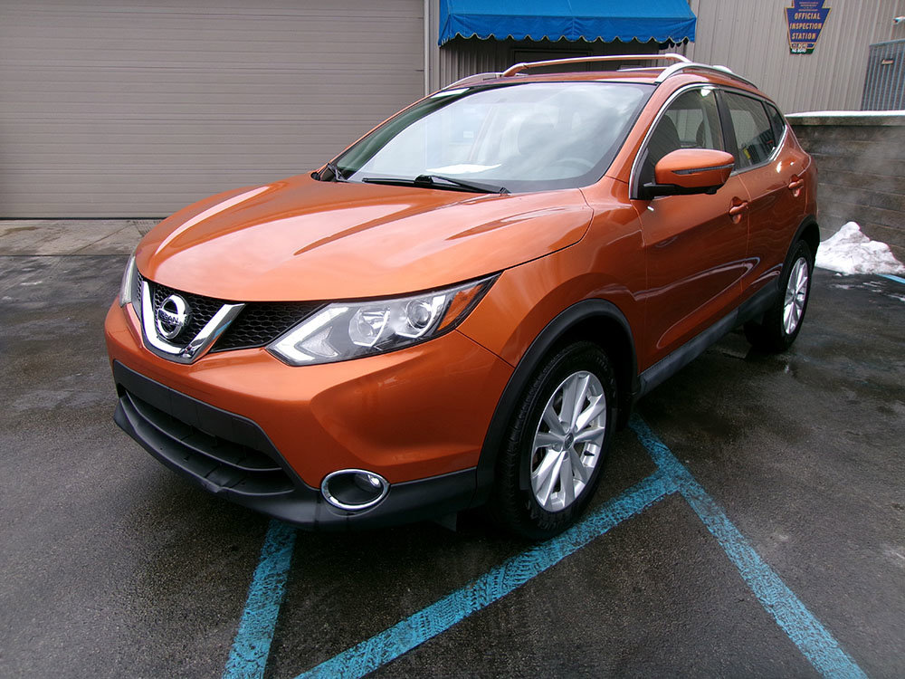 Used 2017 Nissan Rogue Sport SV w/ SV Premium Package AWD/4WD image 1