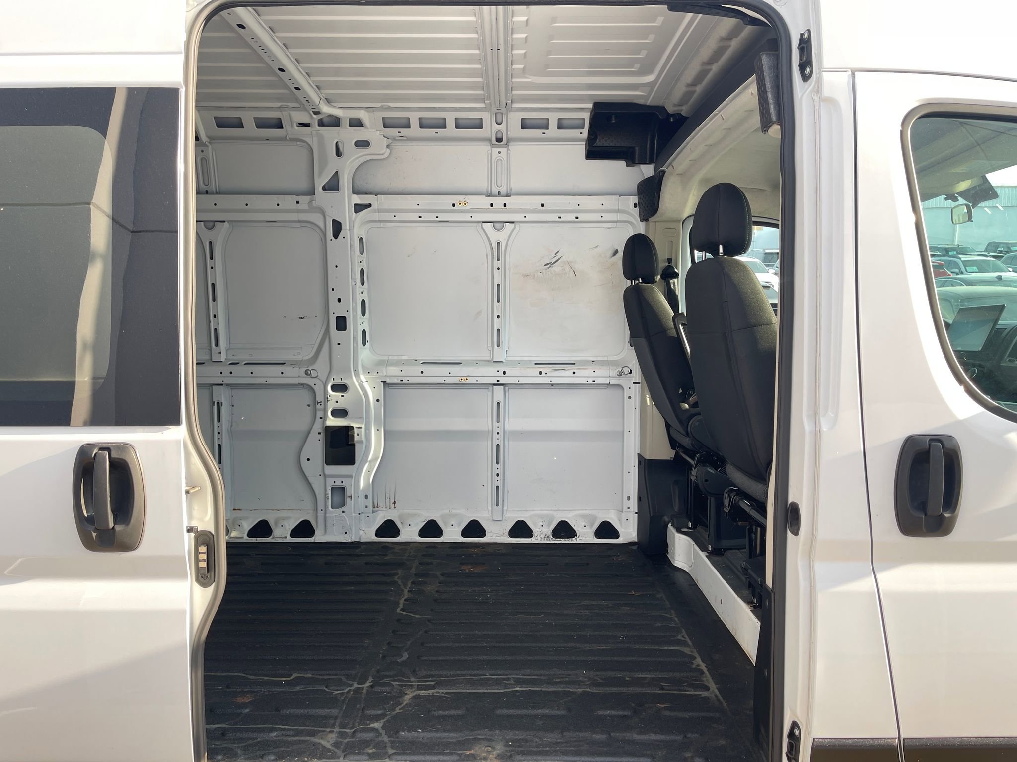 Used 2020 RAM ProMaster 2500 w/ Premium Appearance Group FWD image 24