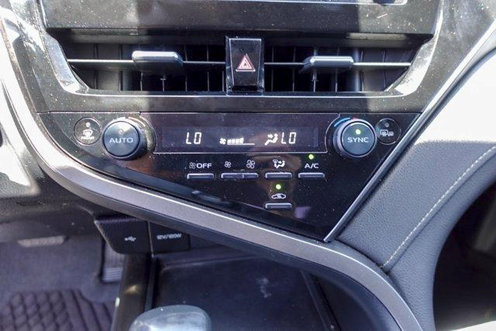 Used 2024 Toyota Camry SE FWD image 18