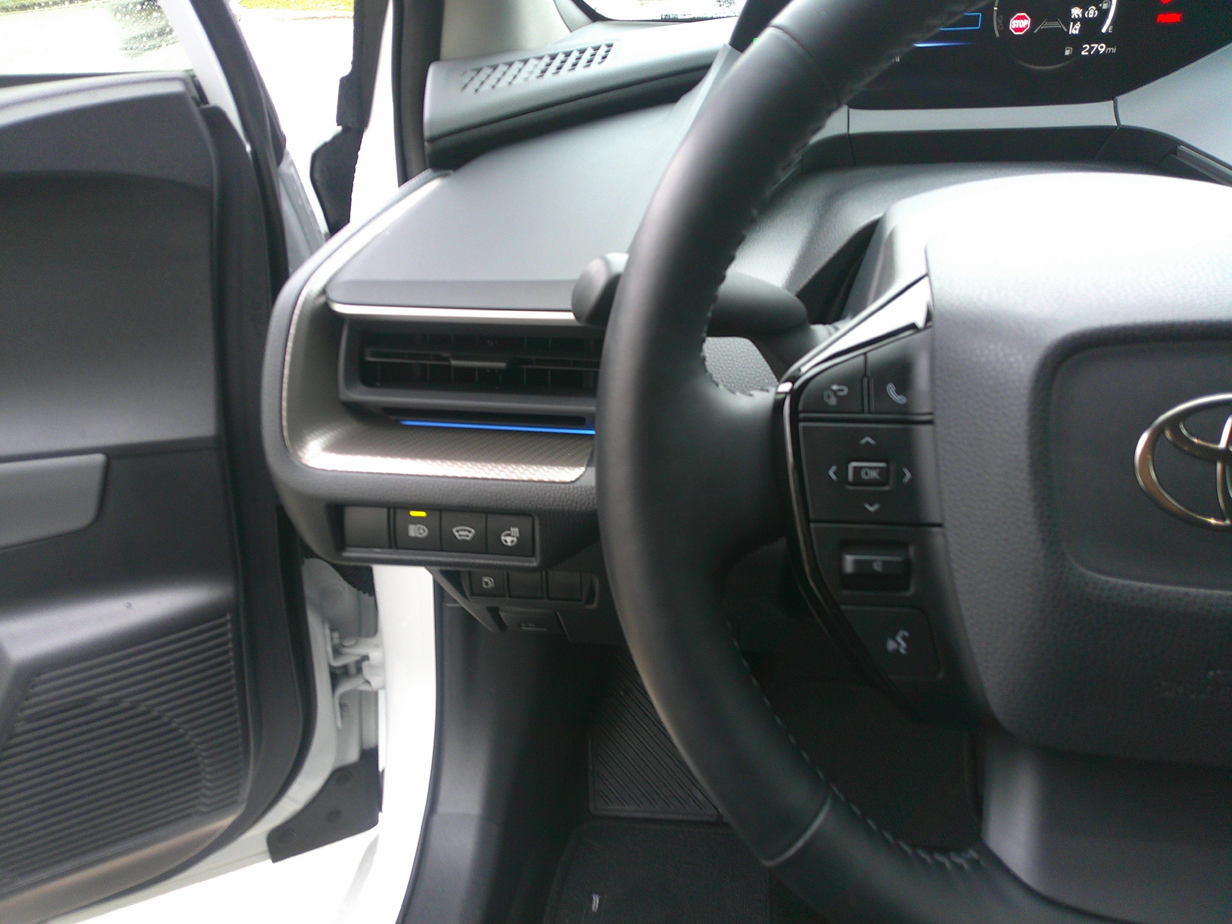 Used 2024 Toyota Prius XLE image 20