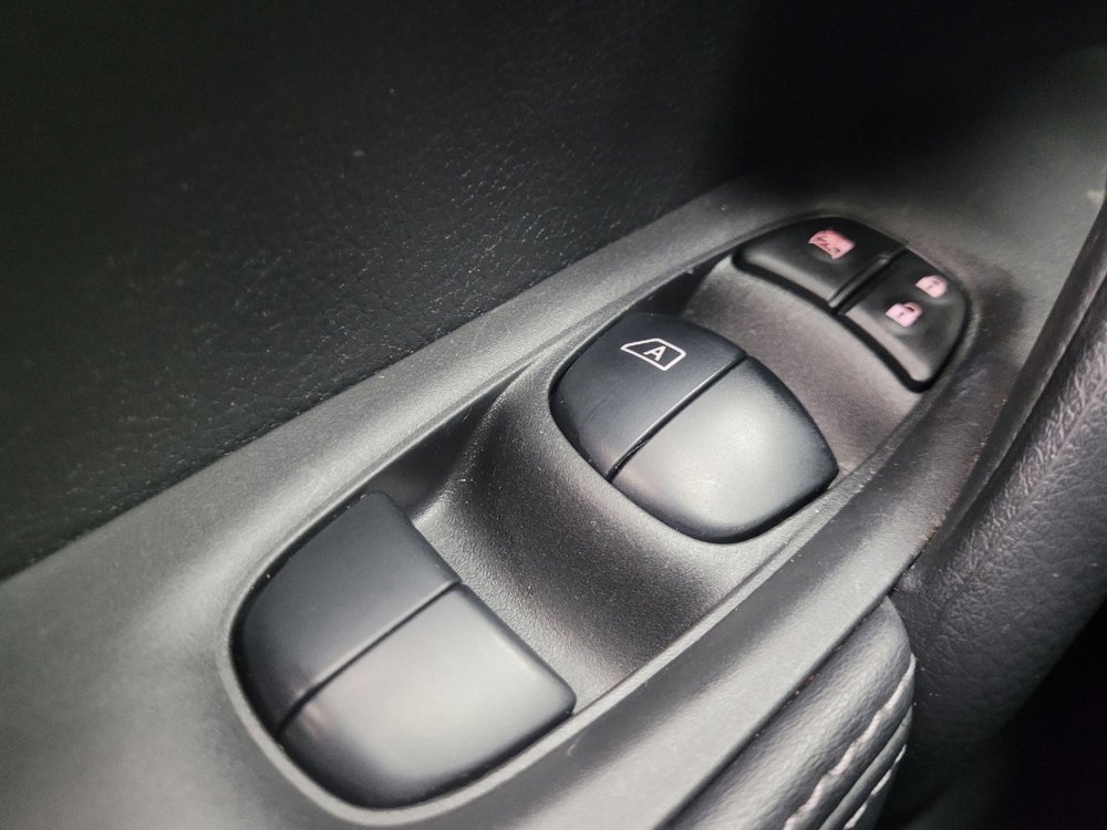 Used 2020 Nissan Rogue Sport SL FWD image 27