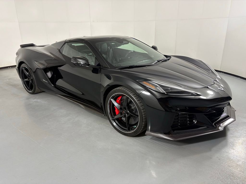 Used 2025 Chevrolet Corvette E-Ray w/ Stealth Interior Trim Package AWD/4WD image 2