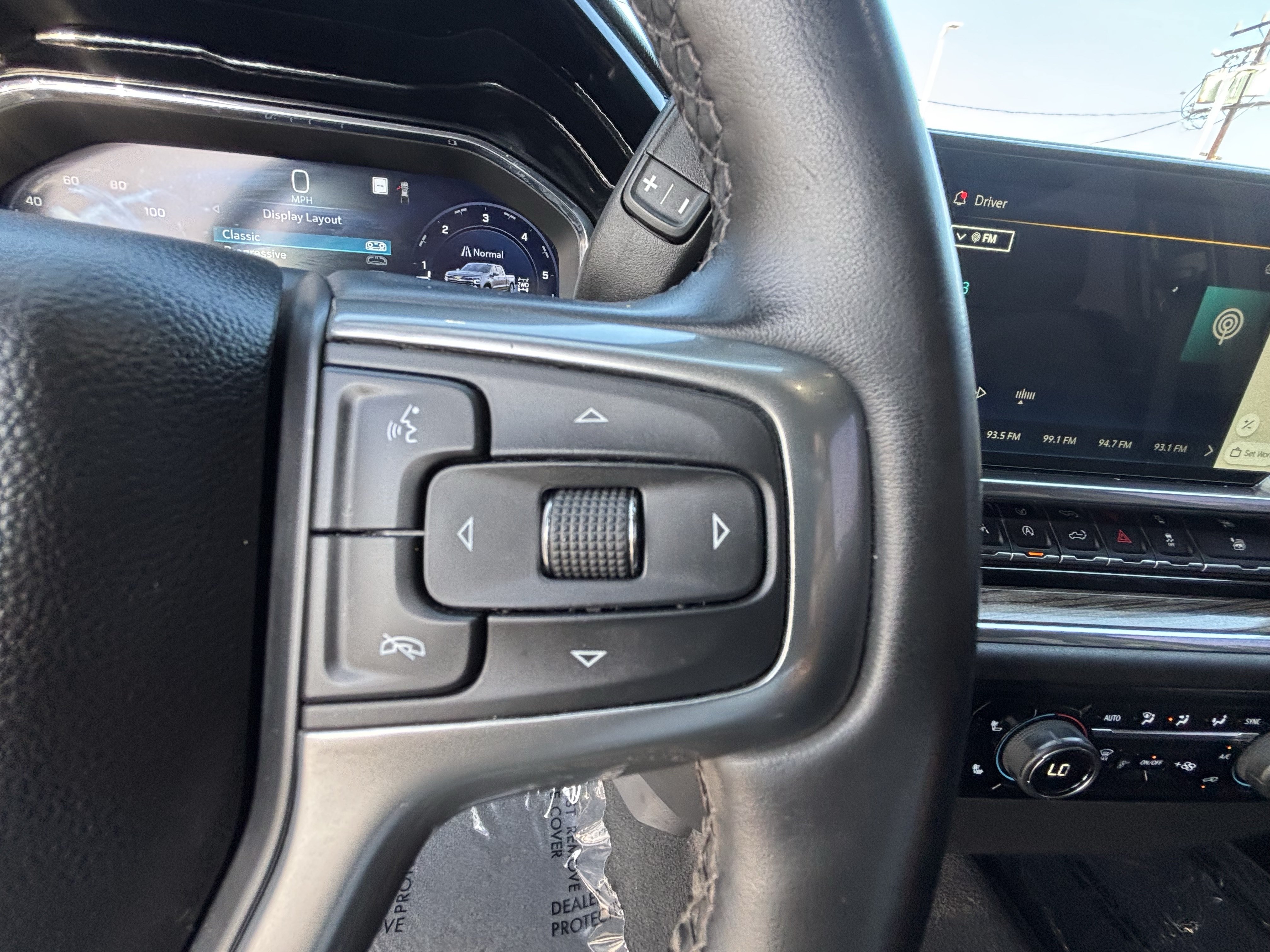Used 2023 Chevrolet Silverado 1500 LT AWD/4WD image 26