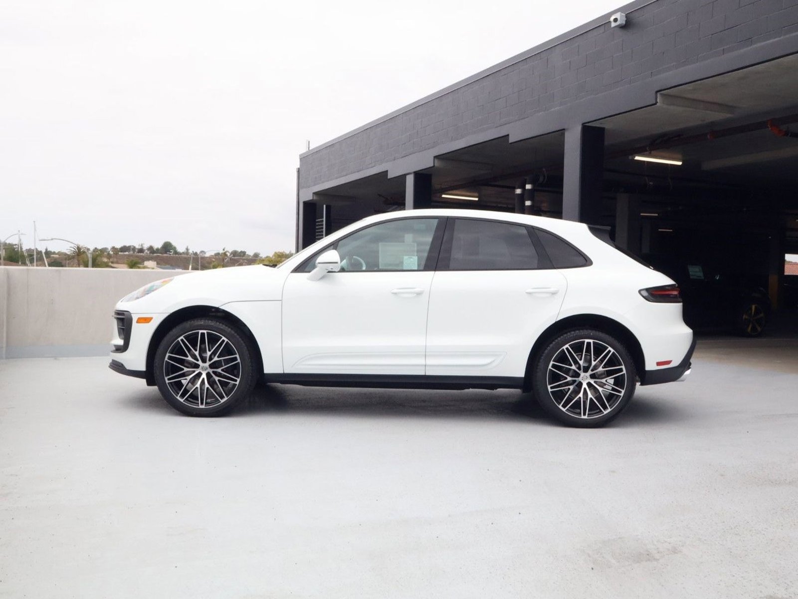 New 2026 Porsche Macan AWD/4WD image 2
