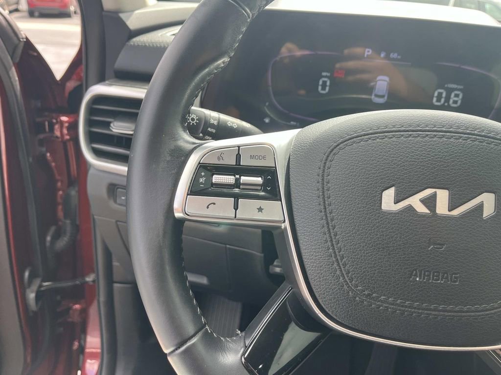 Used 2023 Kia Telluride EX w/ EX Captain's Chair Package image 19