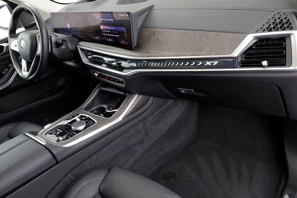 Used 2025 BMW X7 xDrive40i image 21