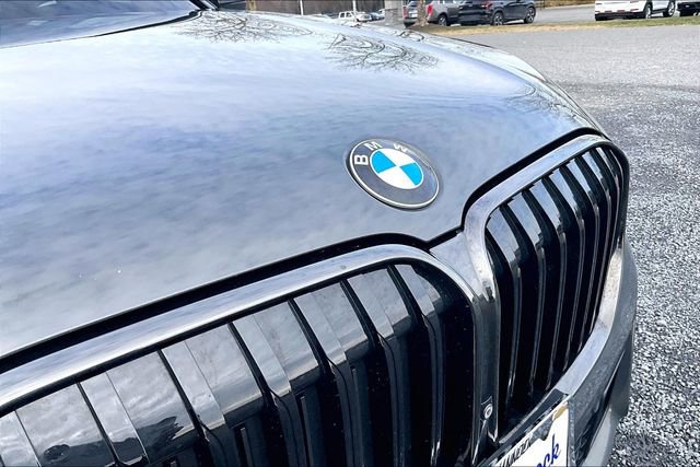 Used 2020 BMW 750i xDrive w/ Executive Package image 32