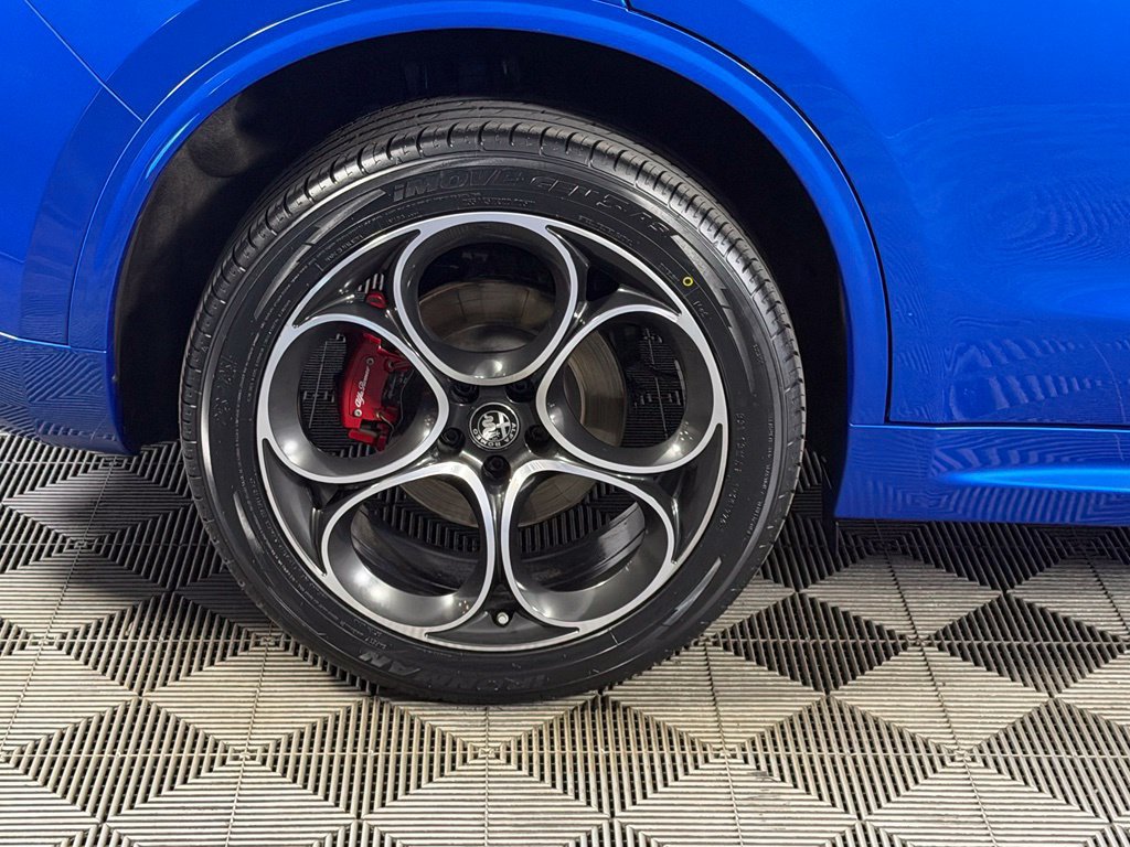 Used 2023 Alfa Romeo Stelvio Veloce AWD/4WD image 10