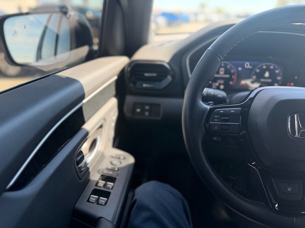 Used 2025 Honda Pilot Black Edition image 8