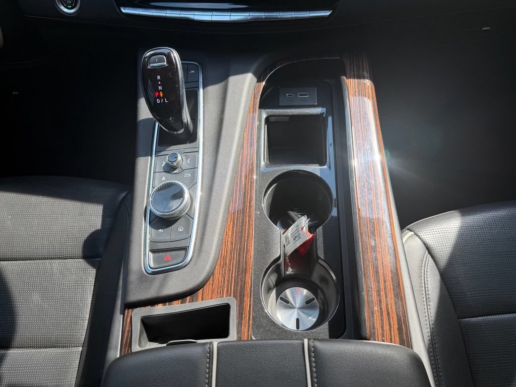 Used 2023 Cadillac Escalade Premium Luxury AWD/4WD image 19