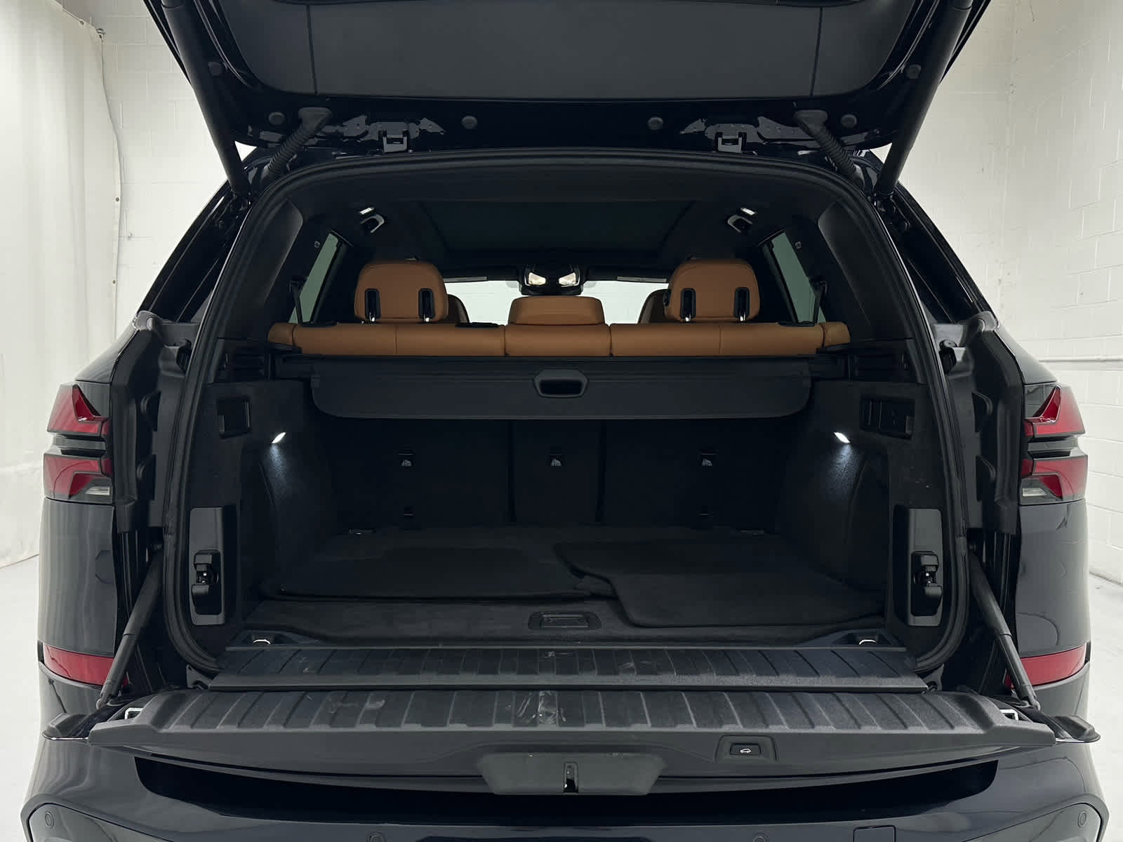 Used 2024 BMW X5 xDrive40i w/ Executive Package image 44