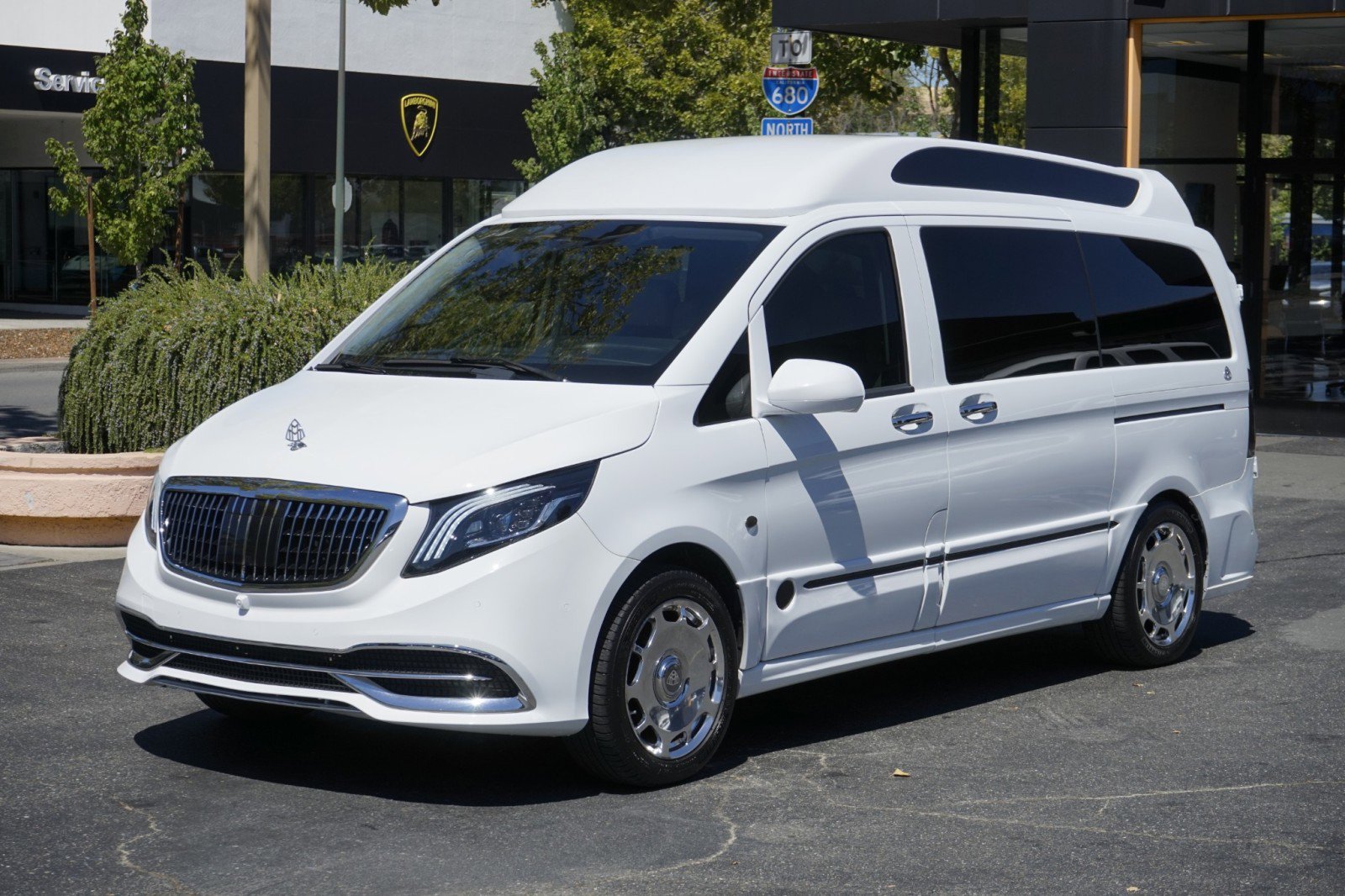 Used 2018 Mercedes-Benz Metris Passenger image 2