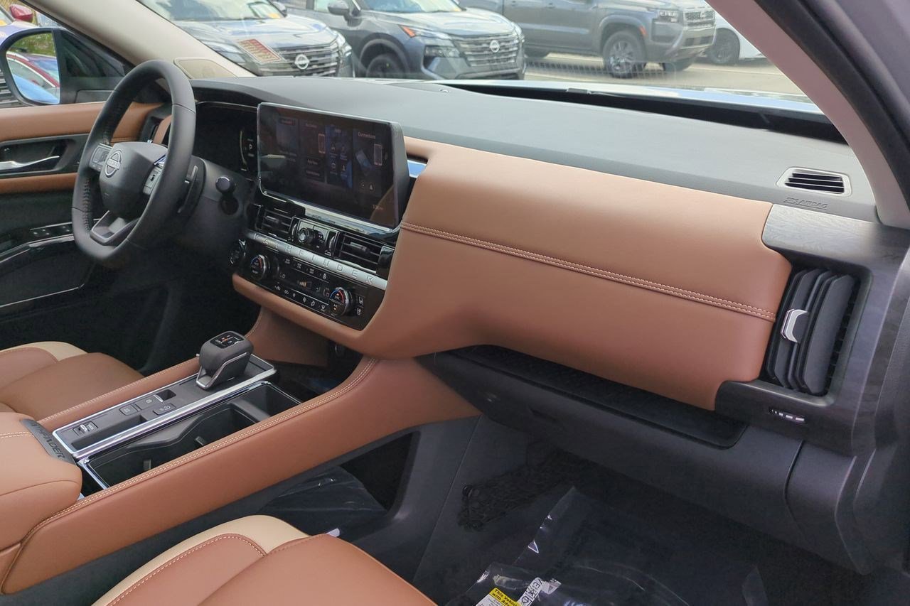 New 2026 Nissan Pathfinder Platinum FWD image 42