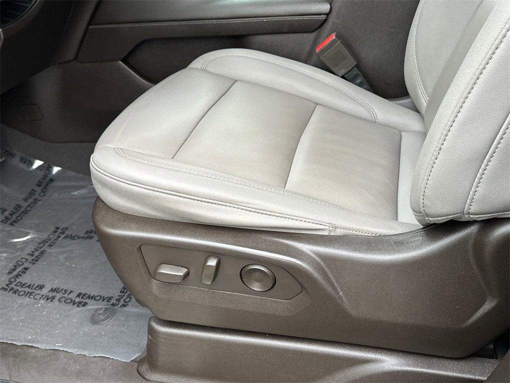 Used 2023 Chevrolet Suburban LT image 17