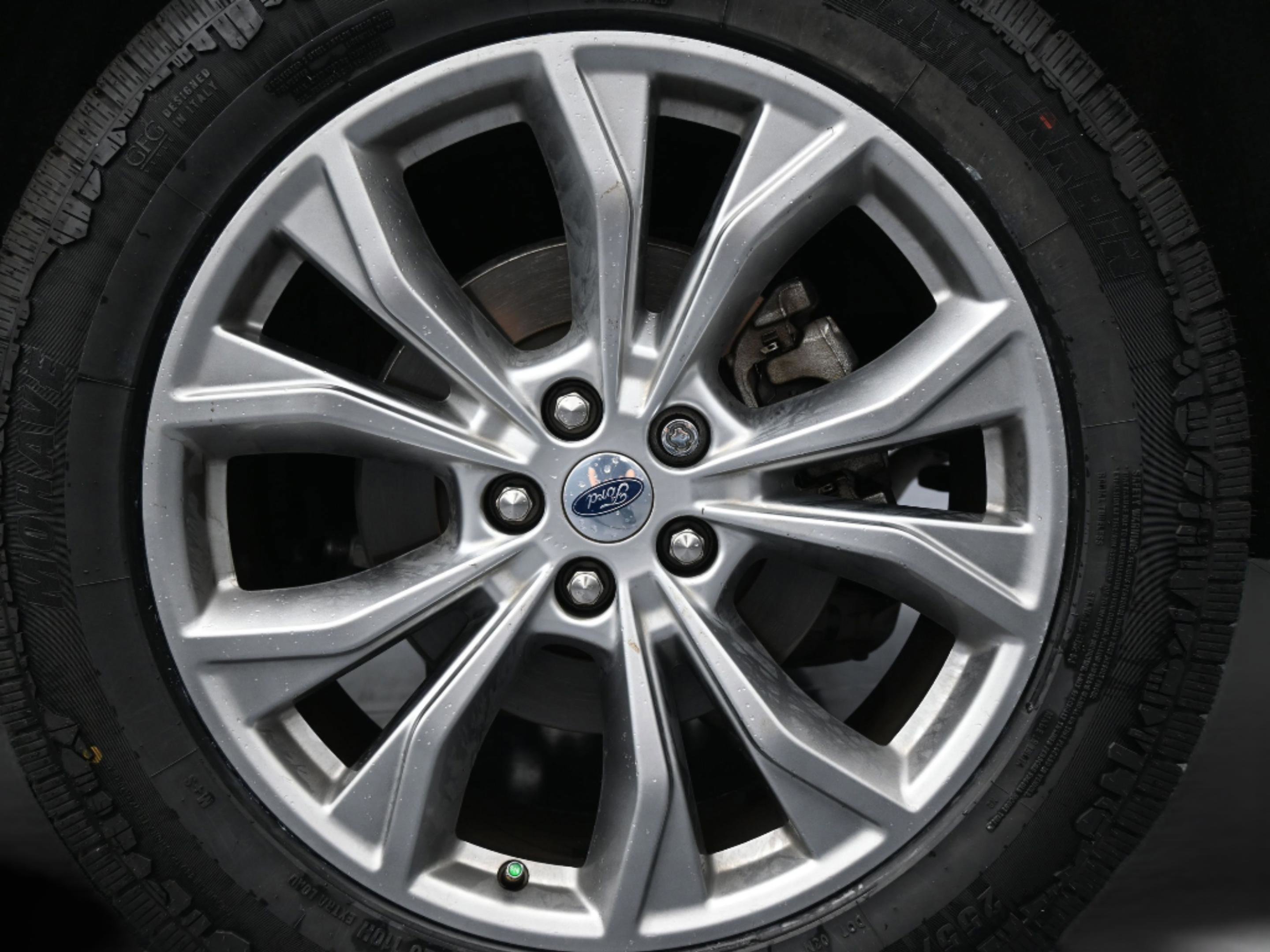 Used 2021 Ford Explorer Limited w/ Equipment Group 301A image 10