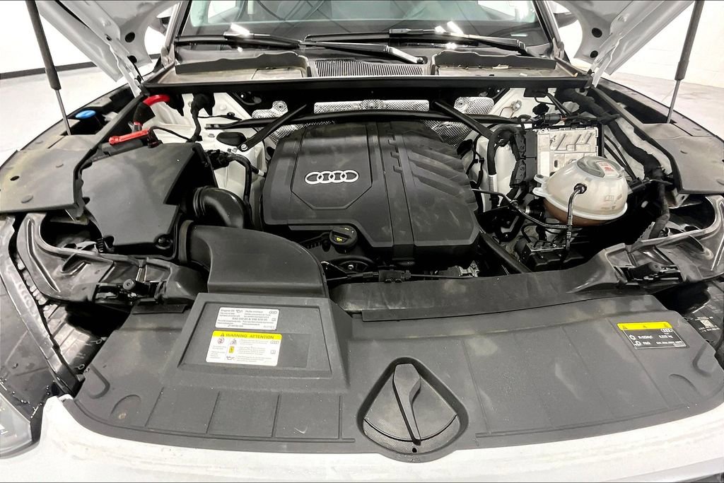 Used 2022 Audi Q5 2.0T Premium w/ Convenience Package image 12