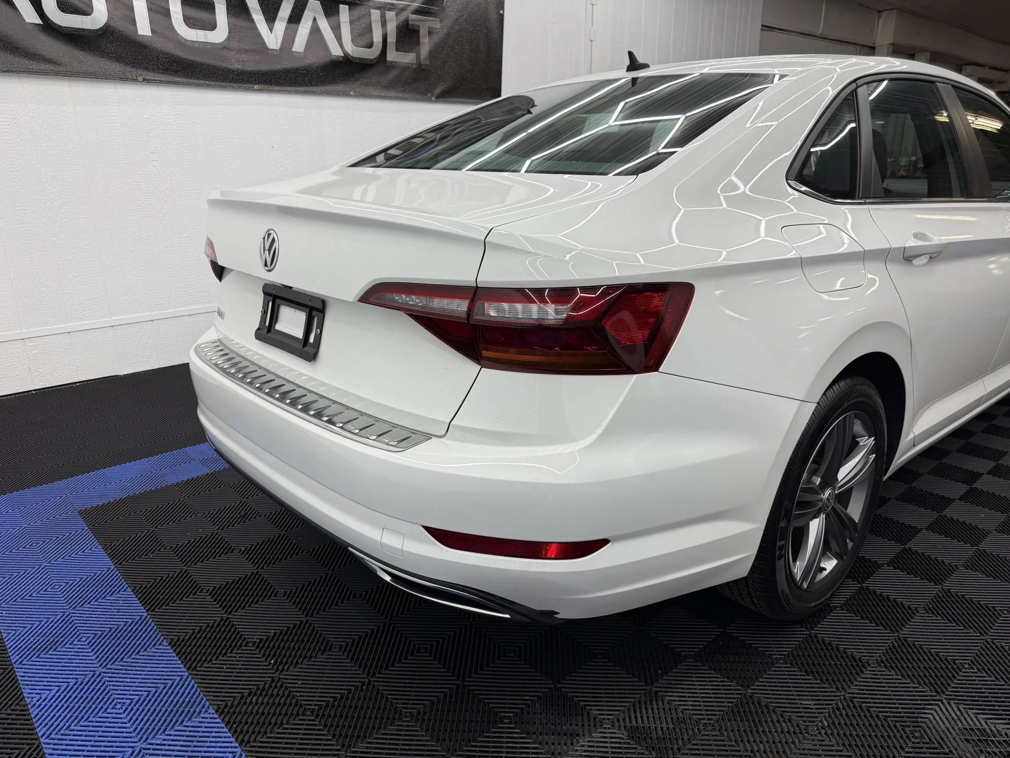 Used 2019 Volkswagen Jetta R-Line w/ R-Line Cold Weather Package image 3