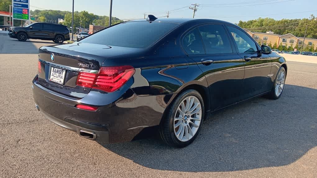 Used 2015 BMW 750i xDrive AWD/4WD image 2