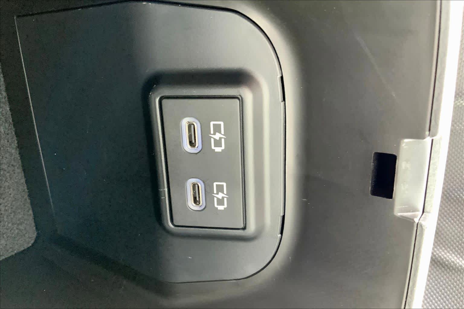 Used 2025 Toyota RAV4 LE AWD/4WD image 32