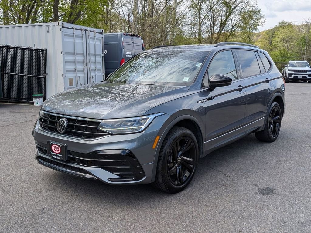 Used 2024 Volkswagen Tiguan SE R-Line AWD/4WD image 10